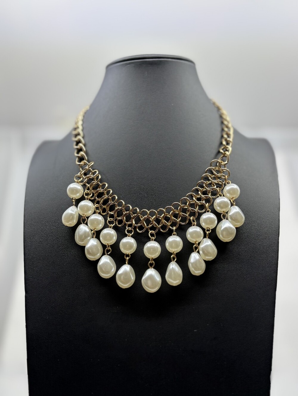 Pearly White Necklace - Picture 7 of 8